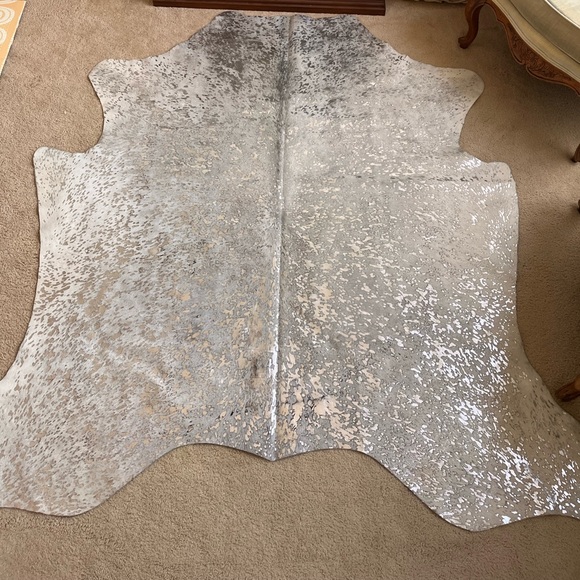 Authentic Metallic Silver Large Cowhide - Picture 7 of 7